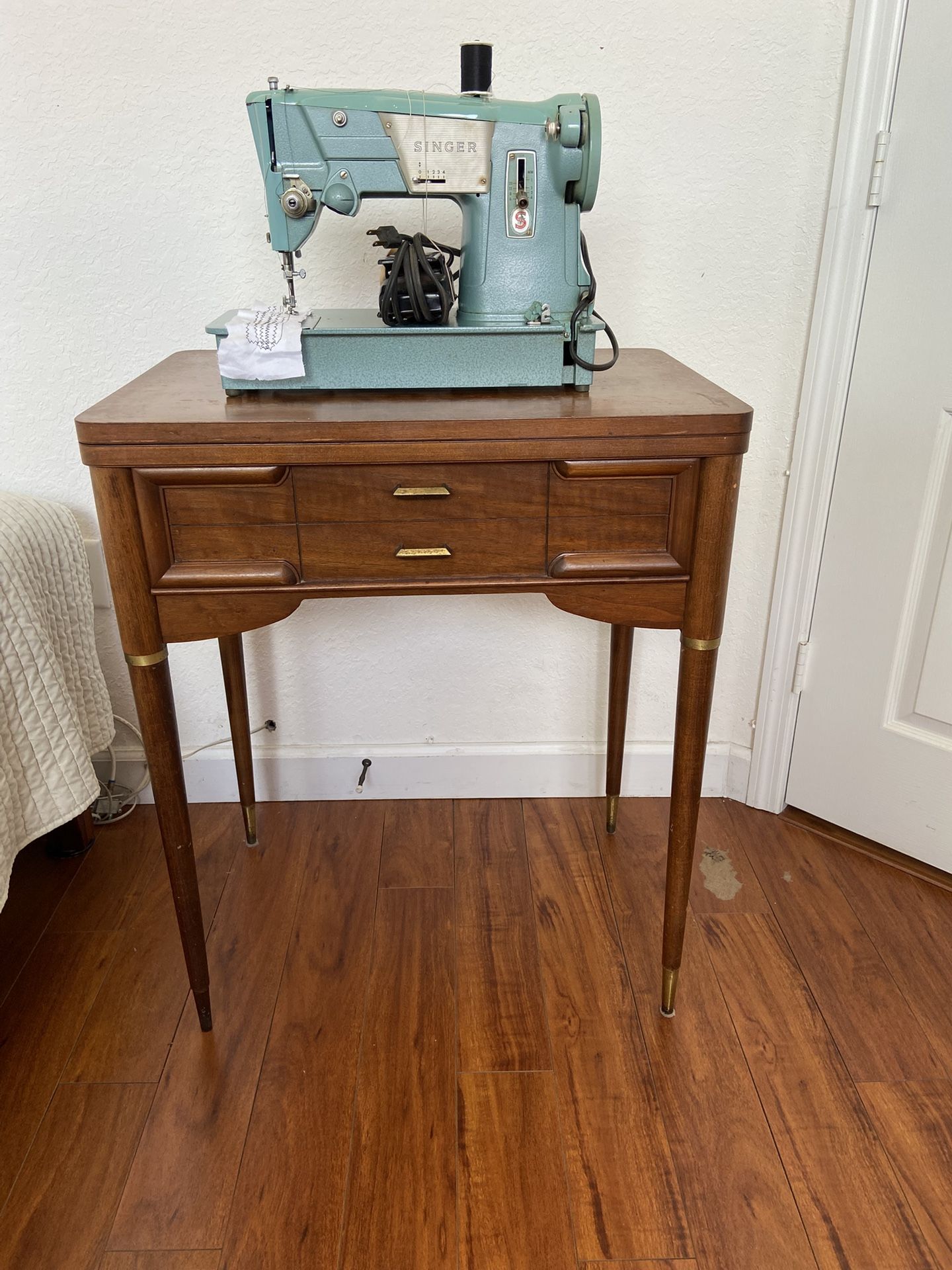Vintage Singer Model 327K Sewing Machine in Wood Cabinet