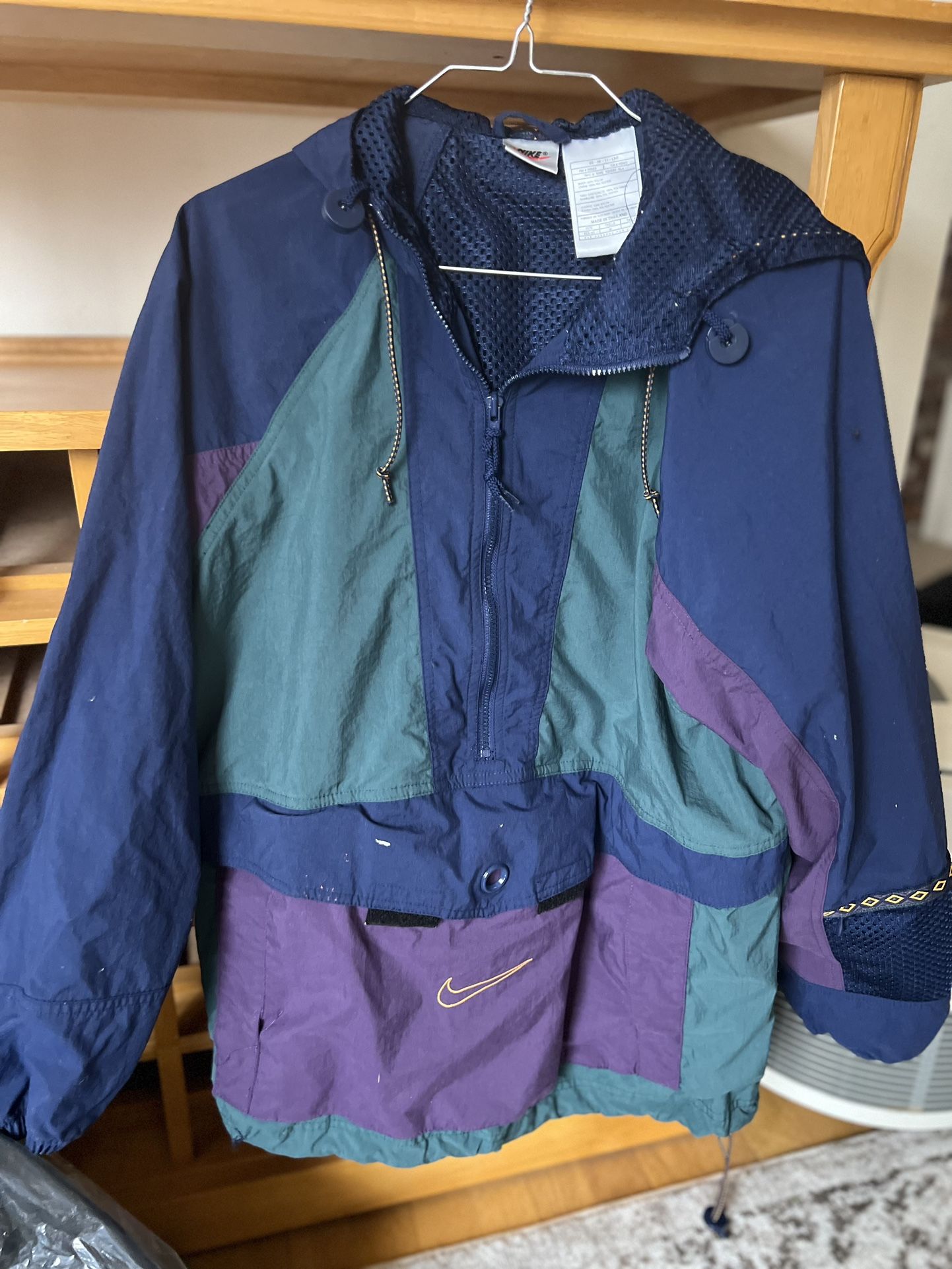 Nike Pullover Windbreaker Size Medium (8-10)