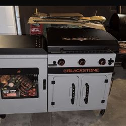 Blackstone Plancha de Propano 3 en 1 de 3 Quemadores, 28" XL, Parrilla de Pellets para Ahumador Vertical y Combo de Carrito de Preparación