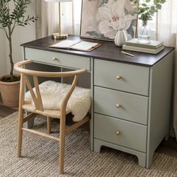Desk/Vanity - Beautiful 😍 Newly Refinished Solid Wood 