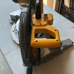 DEWALT DWS780 Miter Saw 