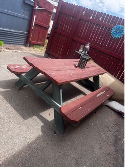 Picnic table