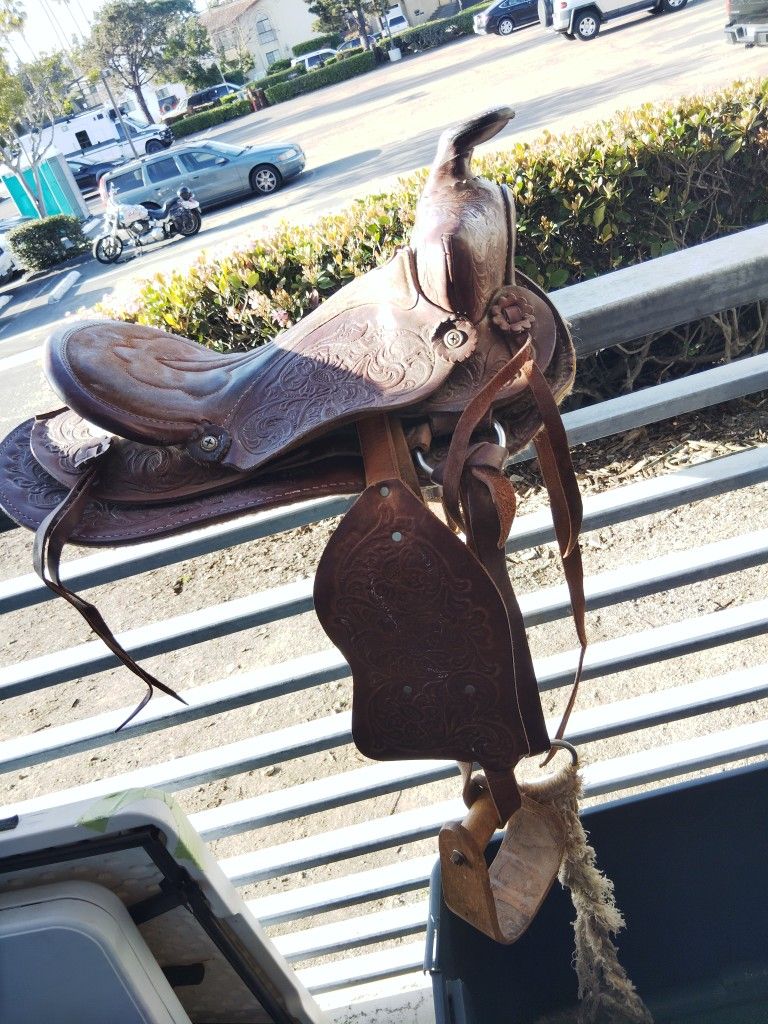 Red Ranger #504 Saddle