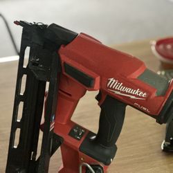 Milwaukee 16 GA FUEL Angled Nailer w/ Big Battery