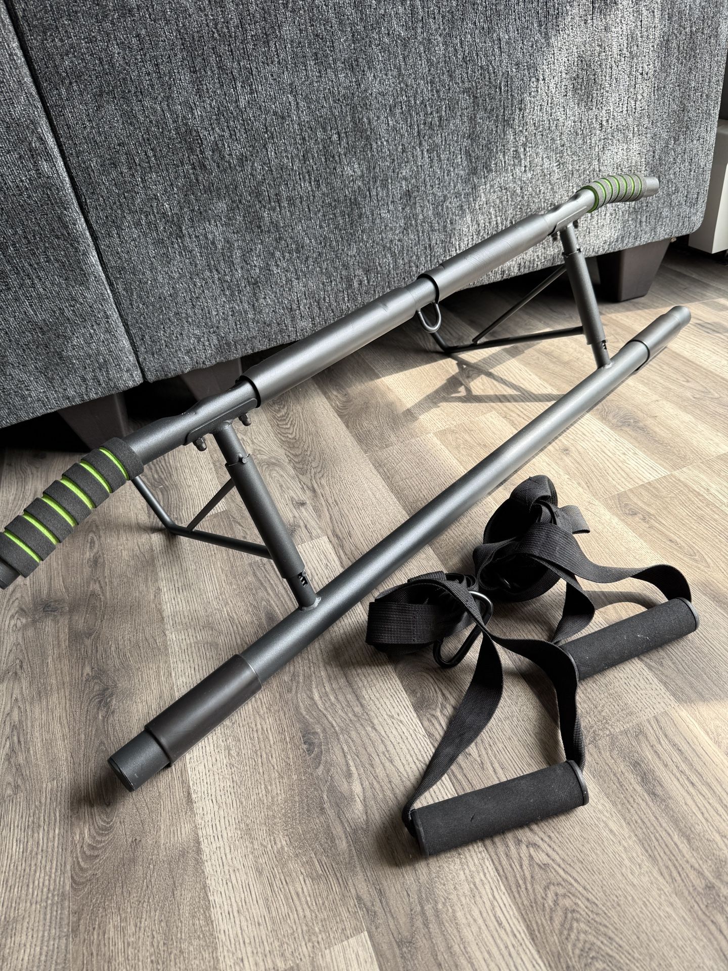 Pull up bar