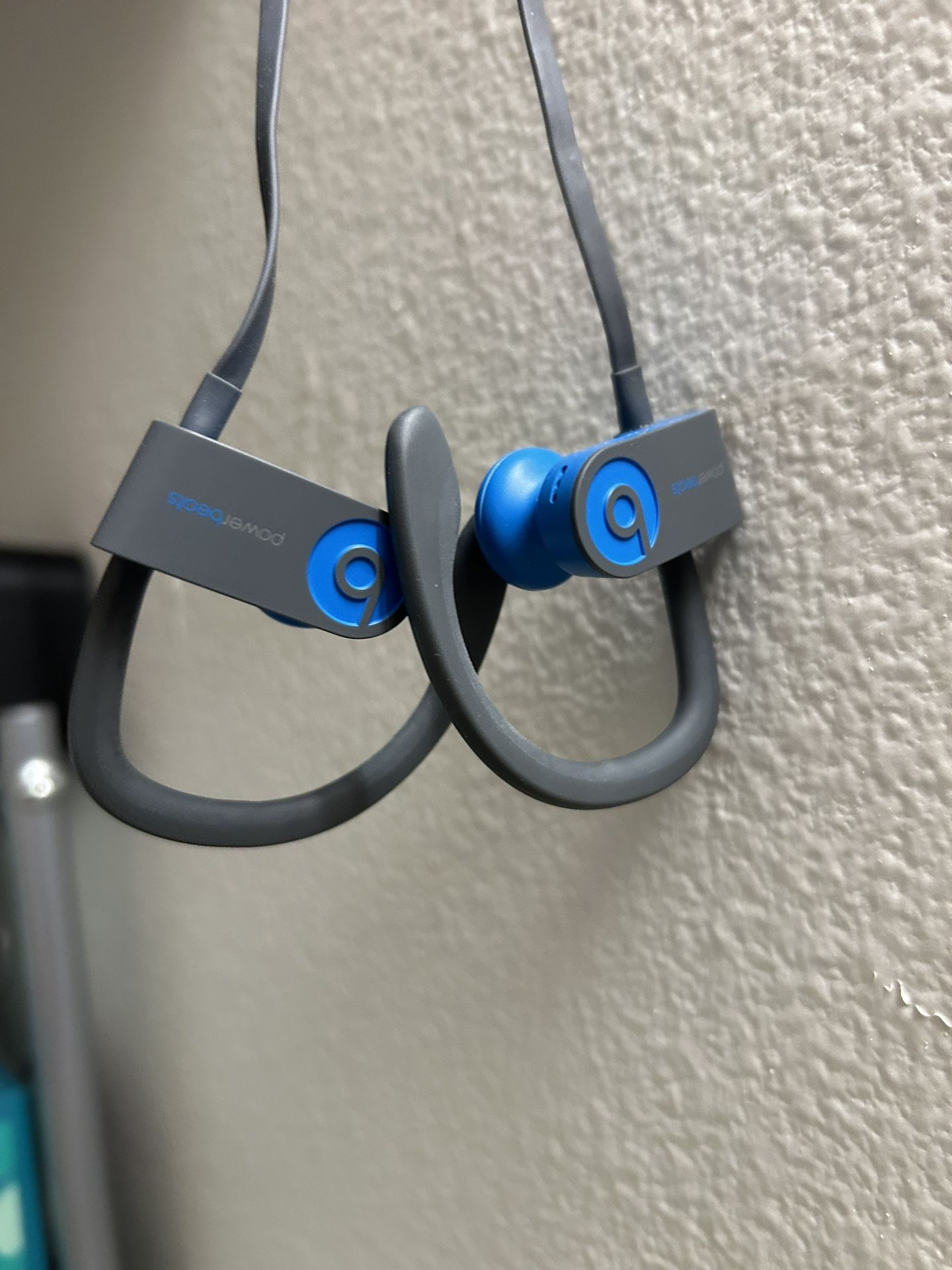 Power Beats Headphone