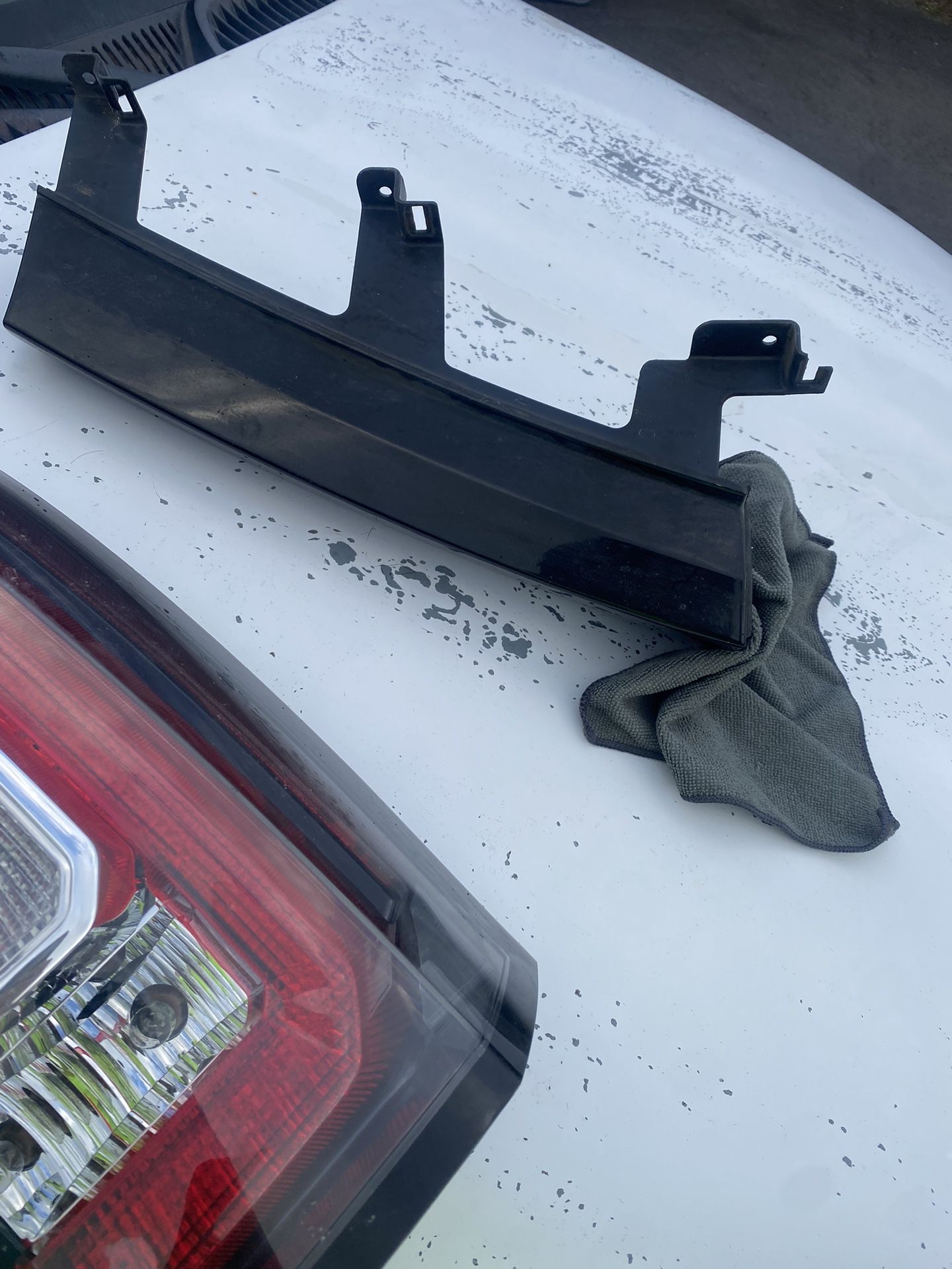 GMC YUKON TAIL LIGHT