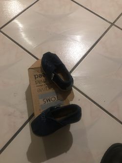 TOMS SIZE T4