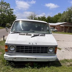 Old Dodge Passengers Van 