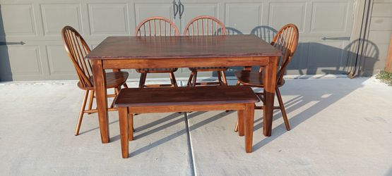 Pre-owned 6-Piece Ashley Furniture - Wood Dining Room Set w/Bench