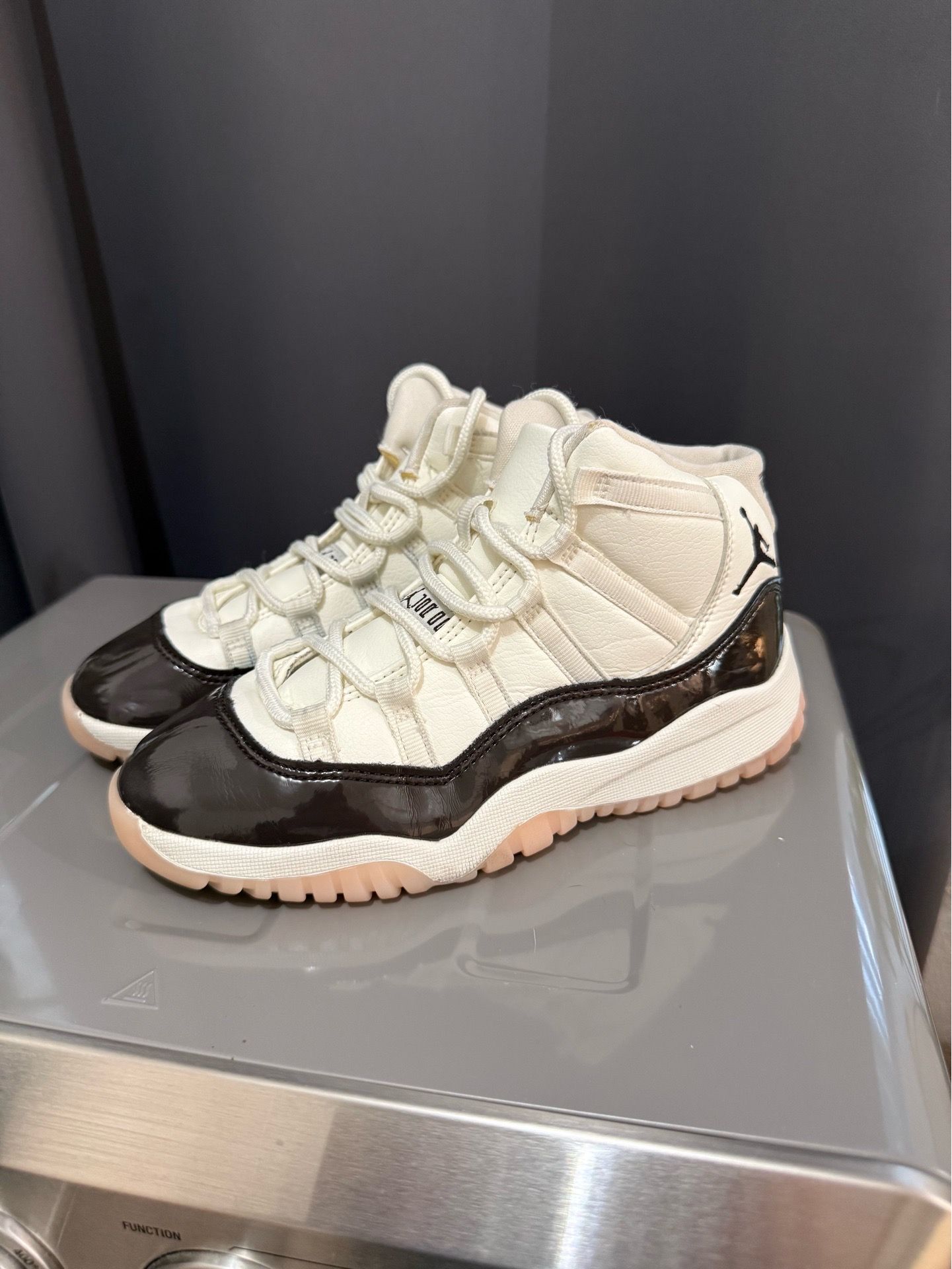 Jordan 11 Neapolitan 1Y