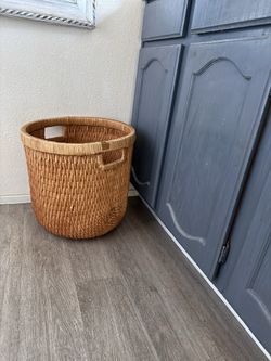 Large vintage Nantucket woven wicker rattan basket planter