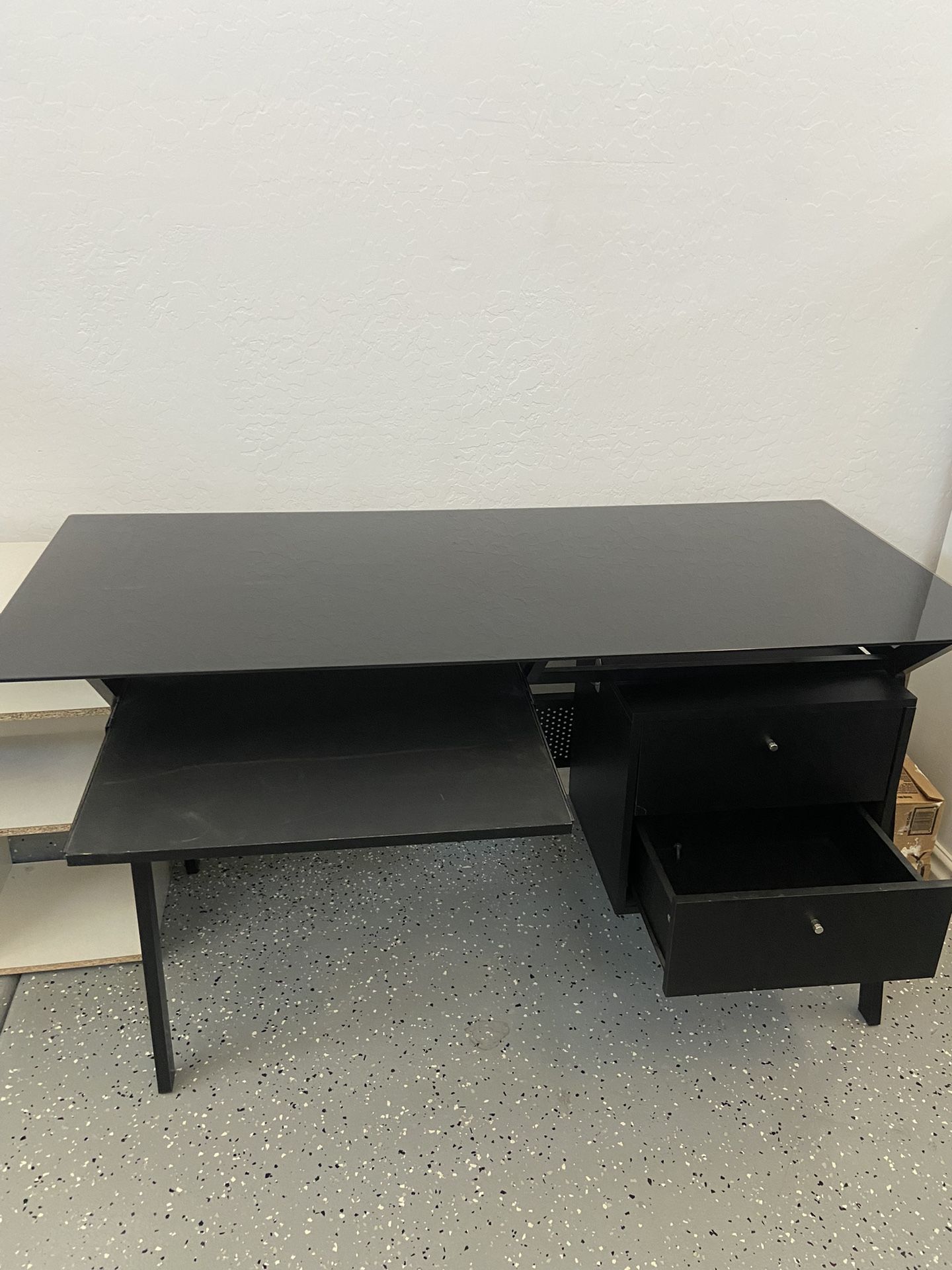Black Desk Glass Is The Top