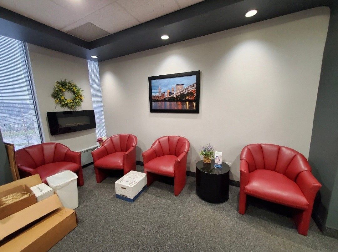 Beautiful Contemporary Genuine Leather Couch and Chairs in Brand New Condition