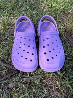 Purple Clog Shoes US Big Kid / Little Kid Size 2 (approximately a US 2 Youth). Preowned in good condition Pet & Smoke Free Home. Check photos for any
