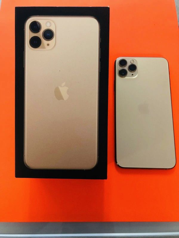 iPhone 11 Pro Max 64GB UNLOCKED + Warranty