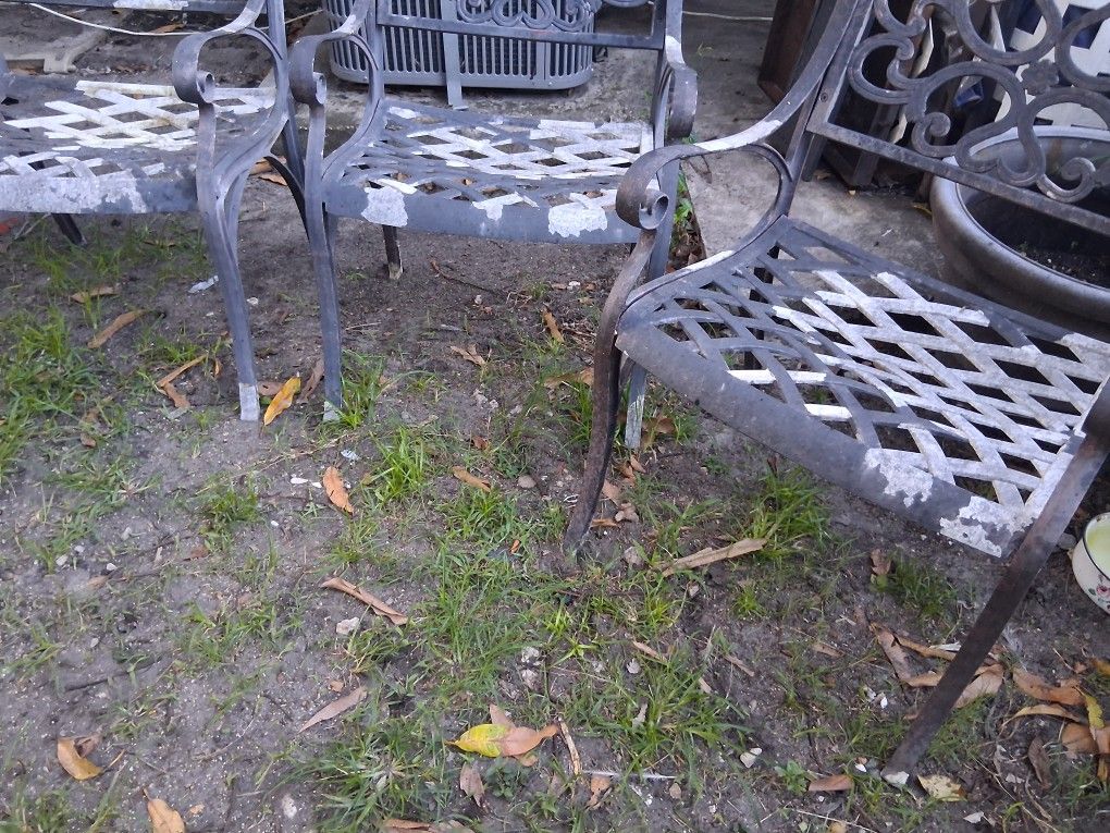 3 Sillas Para Patio De Metal, Usadas Buenas Condiciones