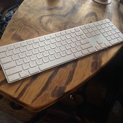 Apple (wireless) Keyboard