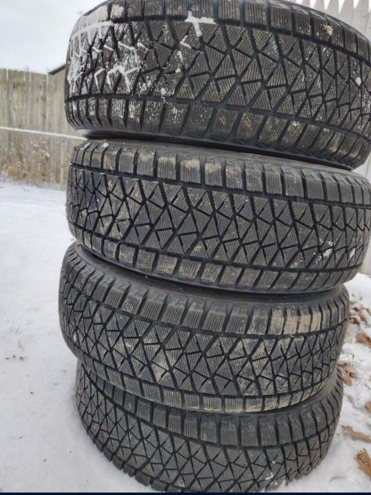 Blizzak 235/55r20 Beautiful Condition 