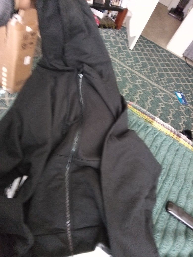 New Large Black Hoodie With Zipper