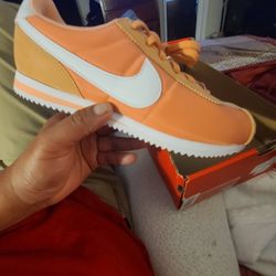 Nike Cortez Shoe (SIZE 7Y)
