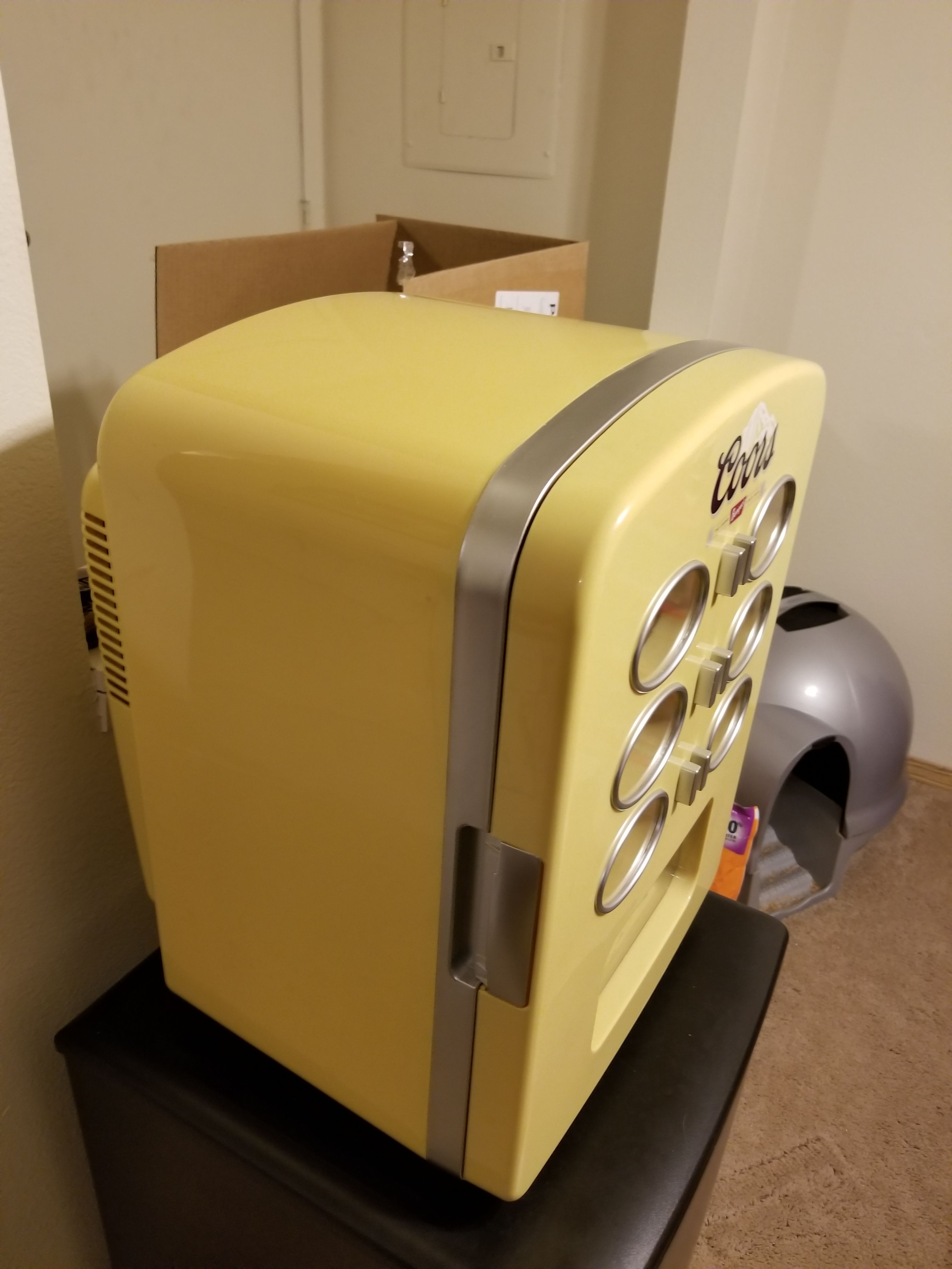 Coors Banquet mini fridge & beer dispenser for Sale in WA OfferUp