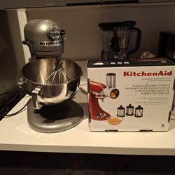 5 QT Rite Aid silver mixer like New With accessories  $200