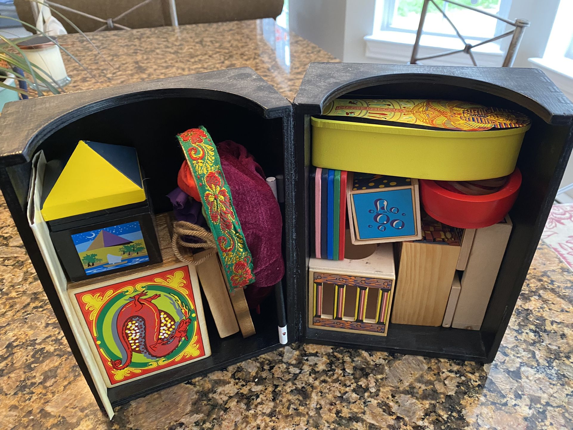 Melissa & Doug Deluxe Magic Set
