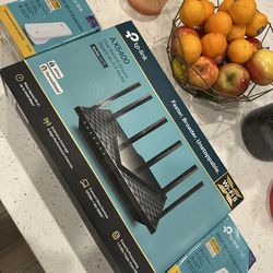 BRAND NEW!! TP LINK WiFi 6 ROUTER (AX5400  ARCHER AX73)  w/2 MESH WIFI EXTENDERS (AC750)