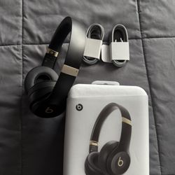 Beats solo 4 Black and gold