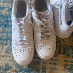 White Nike Air Force Ones Air Force 1s 2 Pairs 