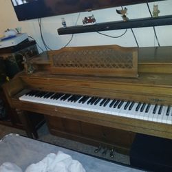 Currier vintage piano