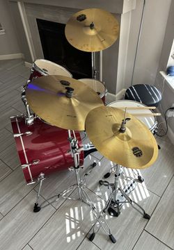 Mapex 5 piece drum set (Brand new)