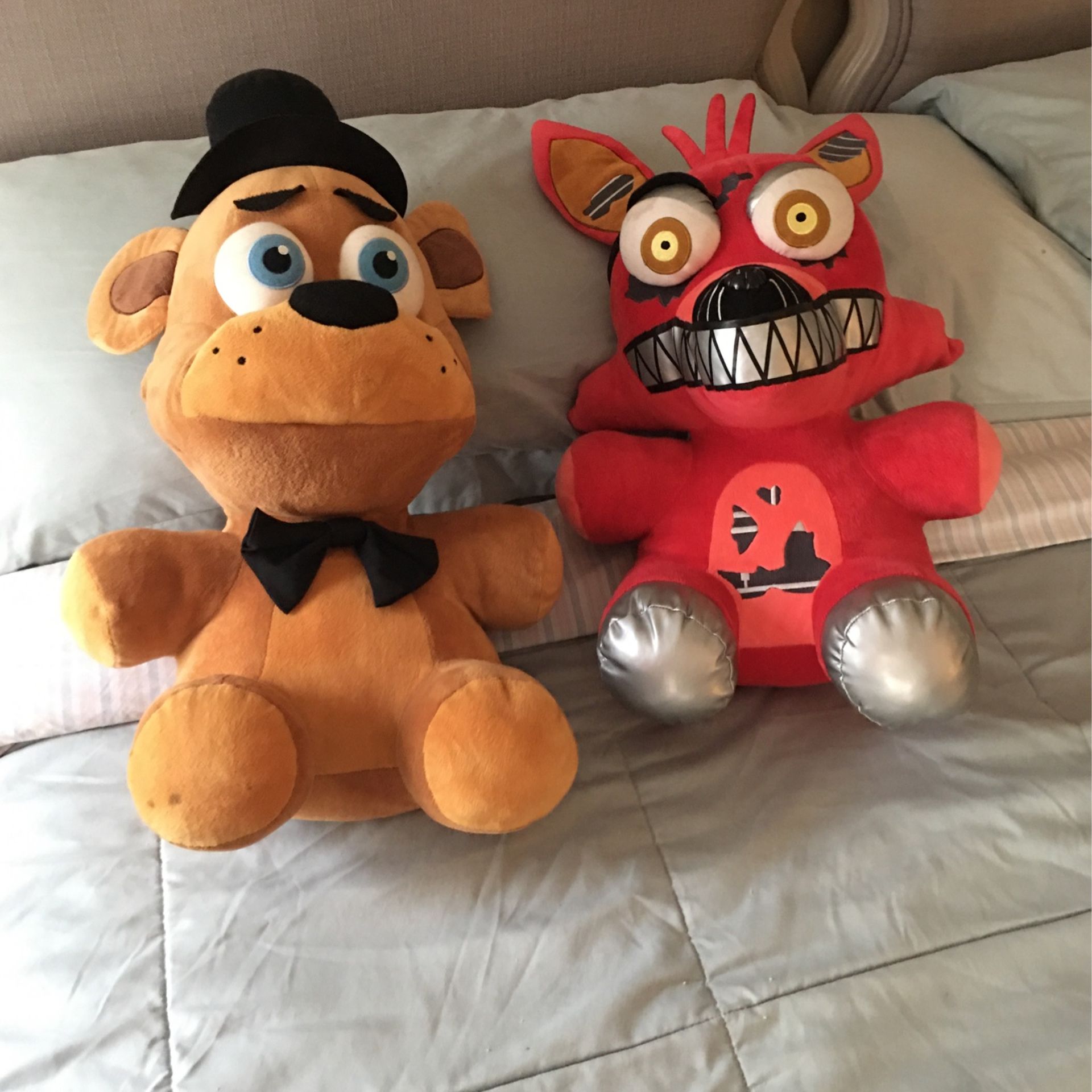 Five nights at Freddy’s giant plushy’s