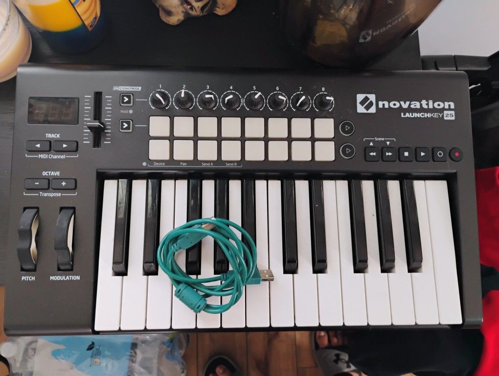 Novation Launchkey 25 MIDI Keyboard