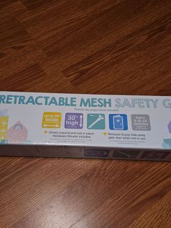 Regalo retractable baby gate