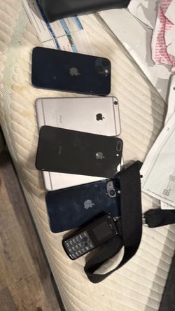 Lot of 4 iPhones and 1 Mini Phone