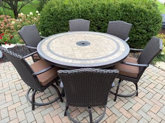 Round Outdoor Table Set