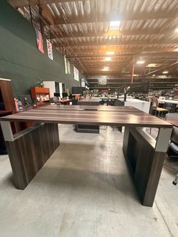 Tall collaboration table
