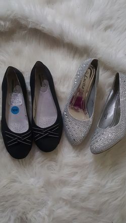 NWT BARETRAPS MEMORY FOAM AND REALISTIC 2 INCH CONFORTABLE BLINGING SPARKLING RHINESTONE CRUSTED SILVER LUCITA HEELS BOTH SIZE 10
