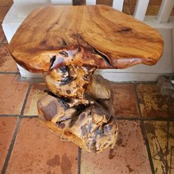 Woof Table