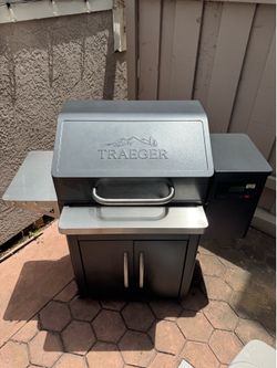 Traeger Silverton 620 Pellet Grill Smoker