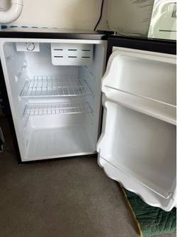 Midea 2.4 Cu.ft compact fridge