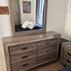 Dresser w/ Mirror