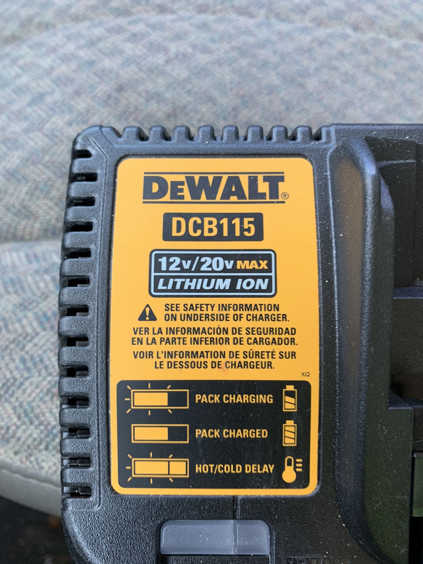 Battery and charging port- DeWALT