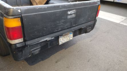 mazda b2200  tailgate
