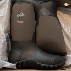 Much Edge Water Boots Size 13 