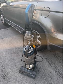 Pet Vacuum (Shark Eureka Floorrover Elite or smthn)