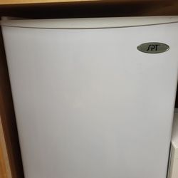 SPT Small Fridge