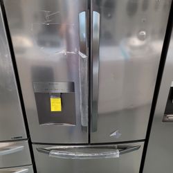 New LG Stainless Steel French Door Refrigerator With Water 💧 Dispenser And 🧊 Ice Maker In Bottom Freezer 